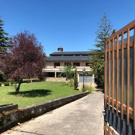 Casa El Arbol Del Lilo * El Espinar